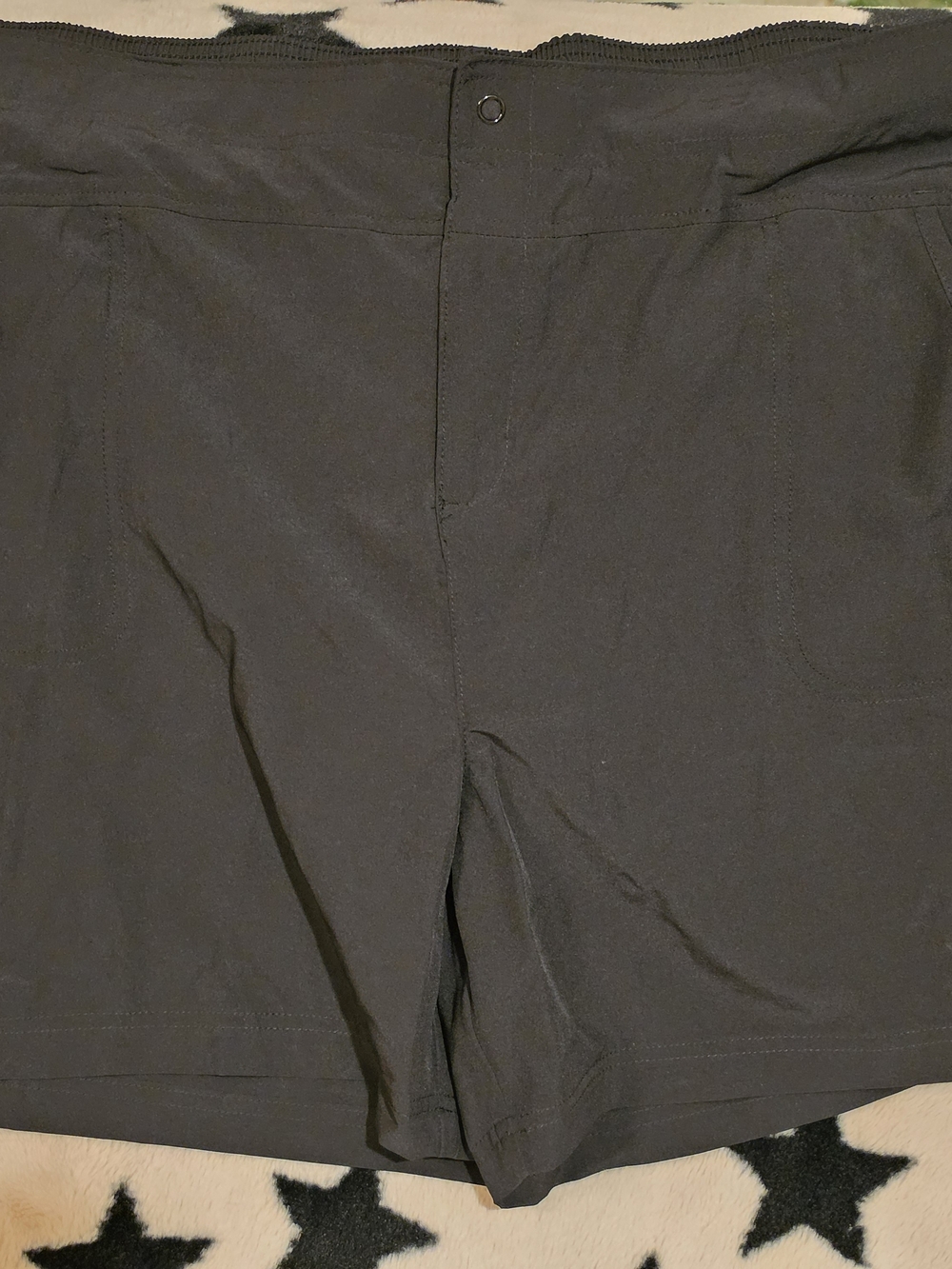 ZeroXposur Women's Black Hybrid Shorts